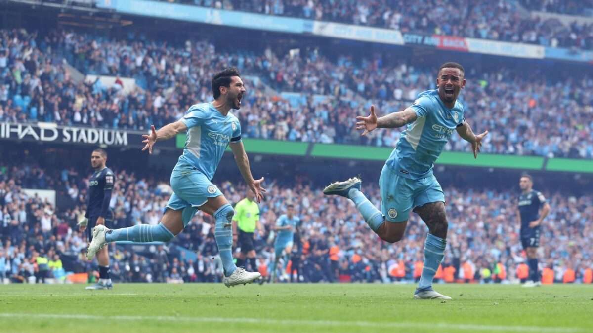 Manchester City regain Premier League lead