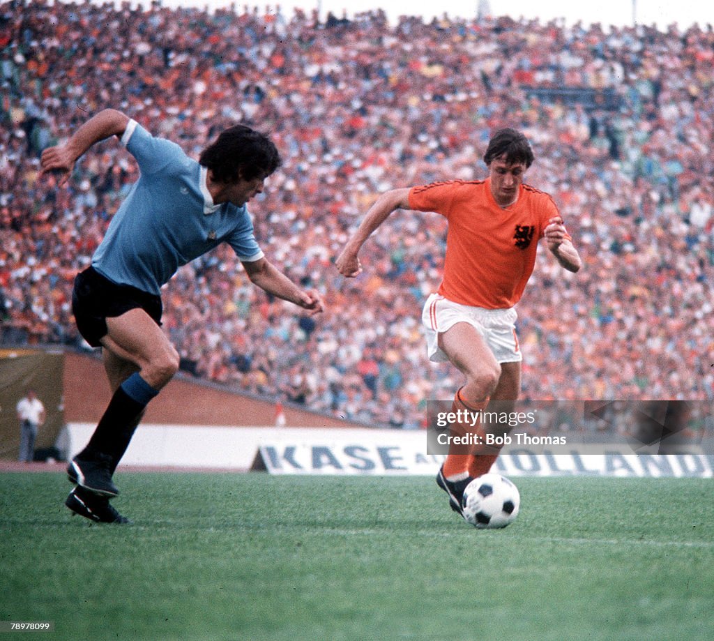 Football. 1974 World Cup Finals. Hannover, Germany.15th June 1974. Holland 2 v Uruguay 0. Holland's Johan Cruyff on the attack.